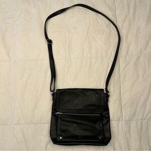 Unisex black over-the-shoulder Relic handbag.